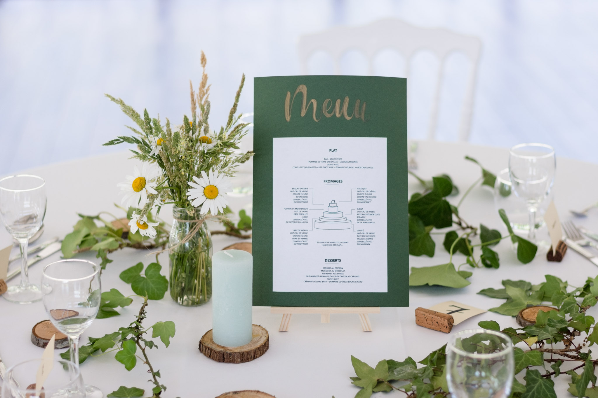 Décoration d'une table de mariage avec le menu